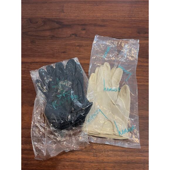 hensen Accessories - Vintage women gloves Hensen Kayser size 6.5  black white packaged classic